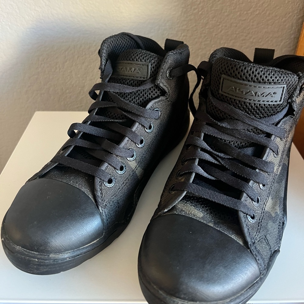 Altama Maritime Assault Mid Boots - women’s 7 Black Camo (men’s 5.5)